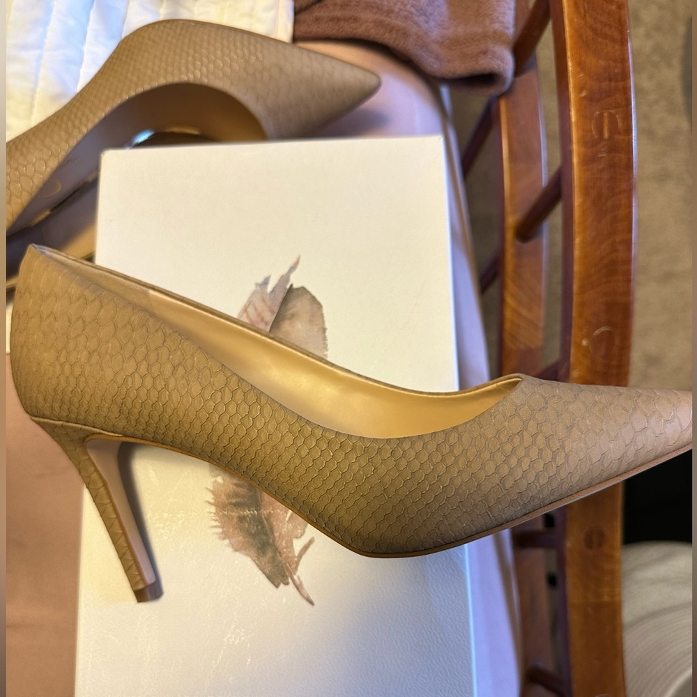 Jessica Simpson Taupe Textured Pointed-Toe Heels